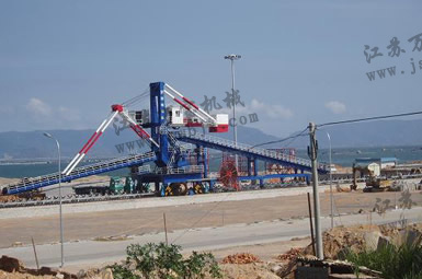 回轉角度110度，兩側堆料