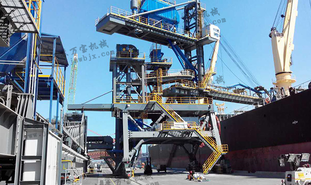 輪胎移動尾車與裝船機連接 輪胎移動尾車與裝船機連接